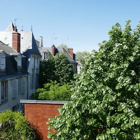 L Escalier Rouge Tours